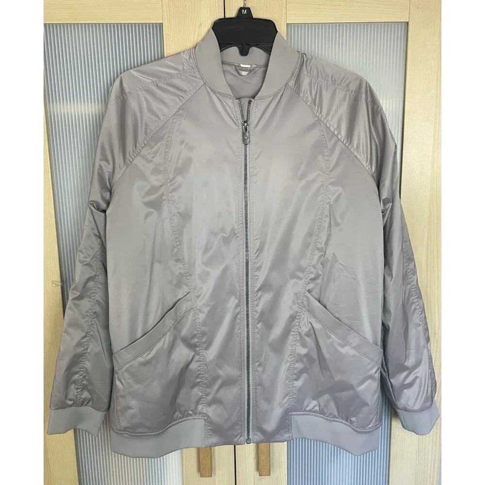 LULULEMON Jacket Womens Sz 8 Trace Back Bomber Light Gray Silver Sporty Athletic